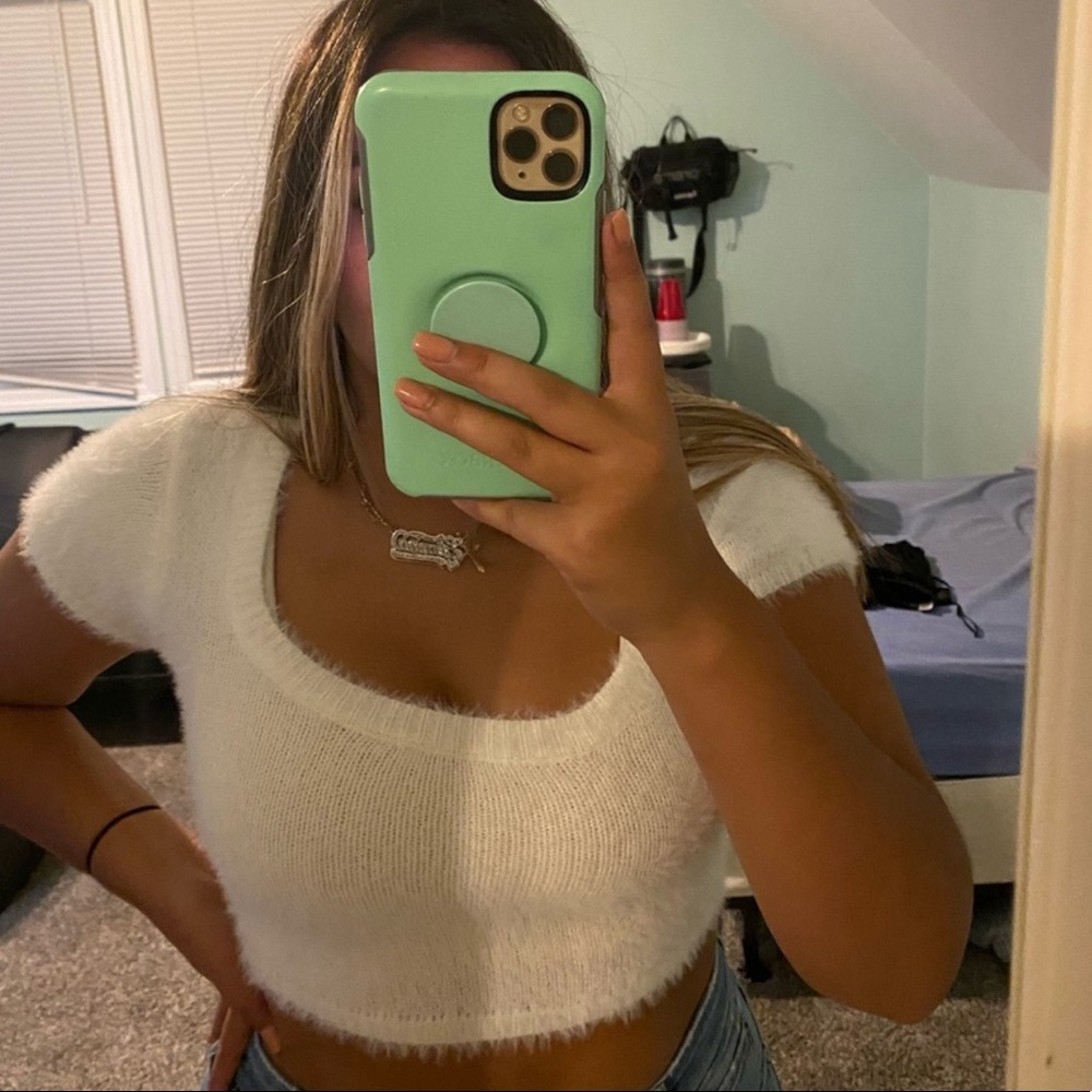 Cropped soft white shirt!